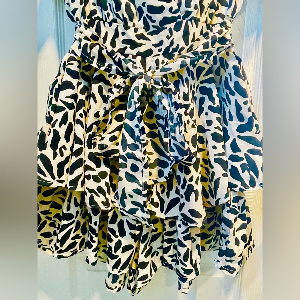 Cute Women's Black and White Printed Tiered Dress Shorts with Waist Tie - Picture 5 of 6